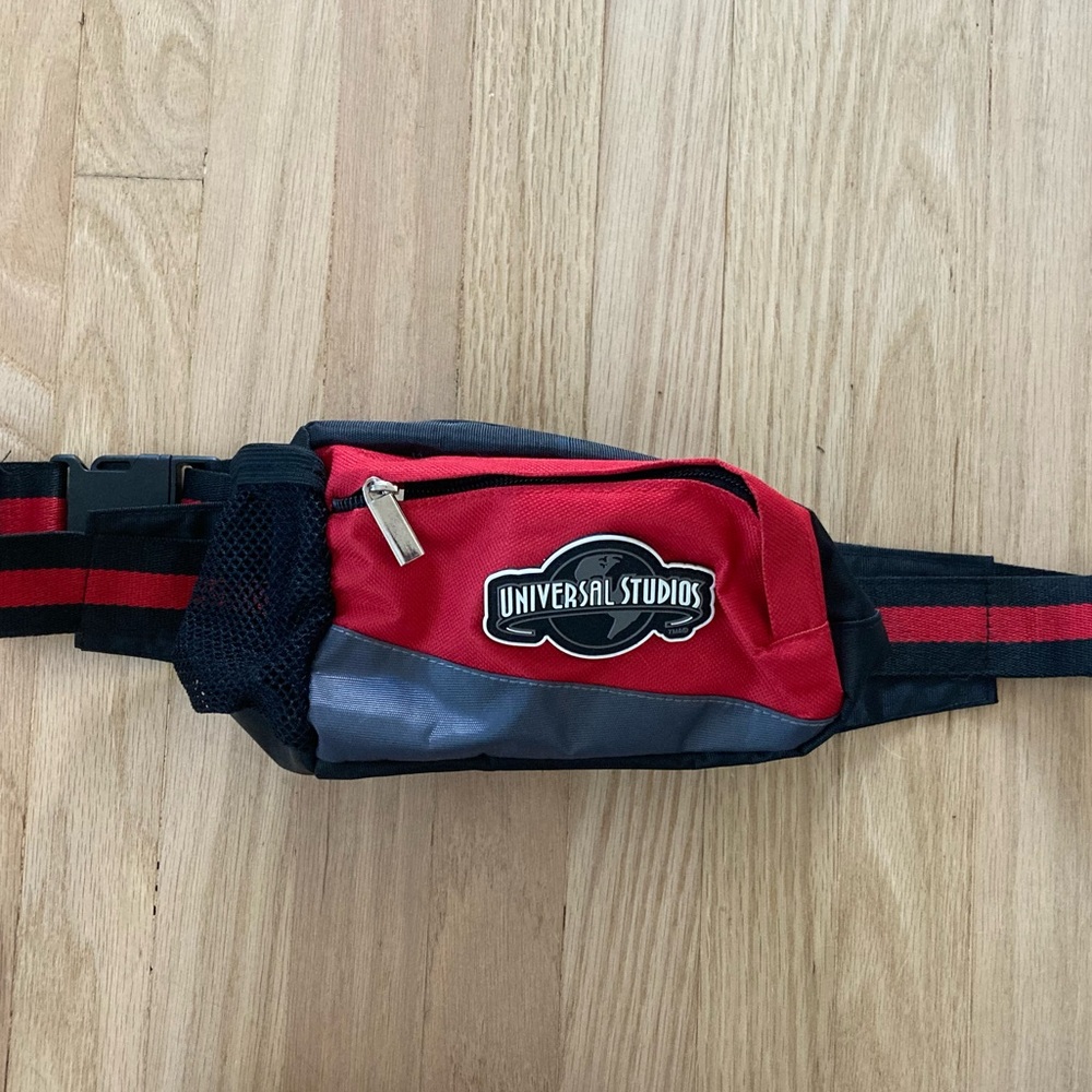 🎢Universal Studios Red & Black Fanny Pack Theme Park Sports Collectible Fandom